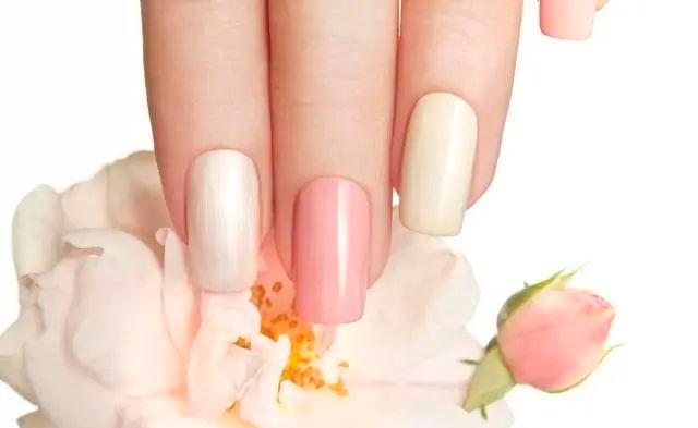 怎么样涂透明指甲油不伤指甲,指甲油要怎么去除才不伤指甲
