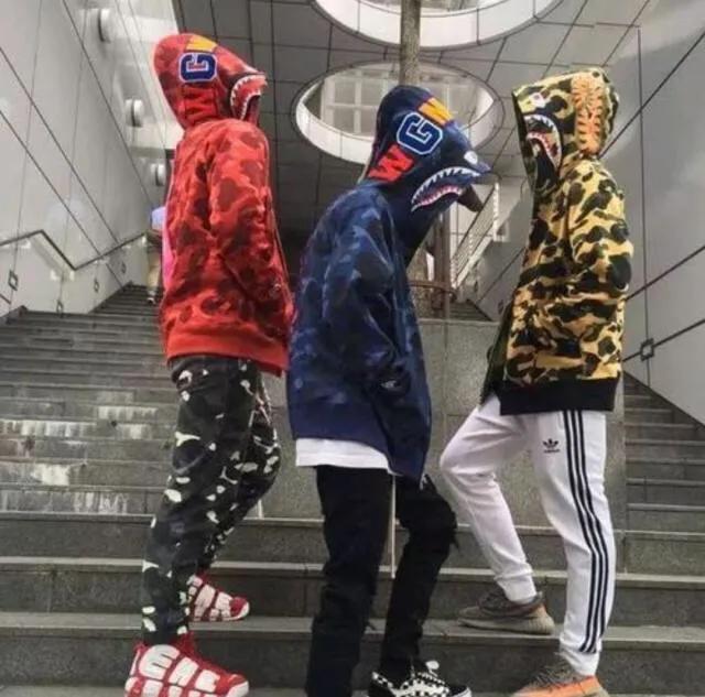 bape和aape的区别谁贵点,bape和aape的码差别大吗