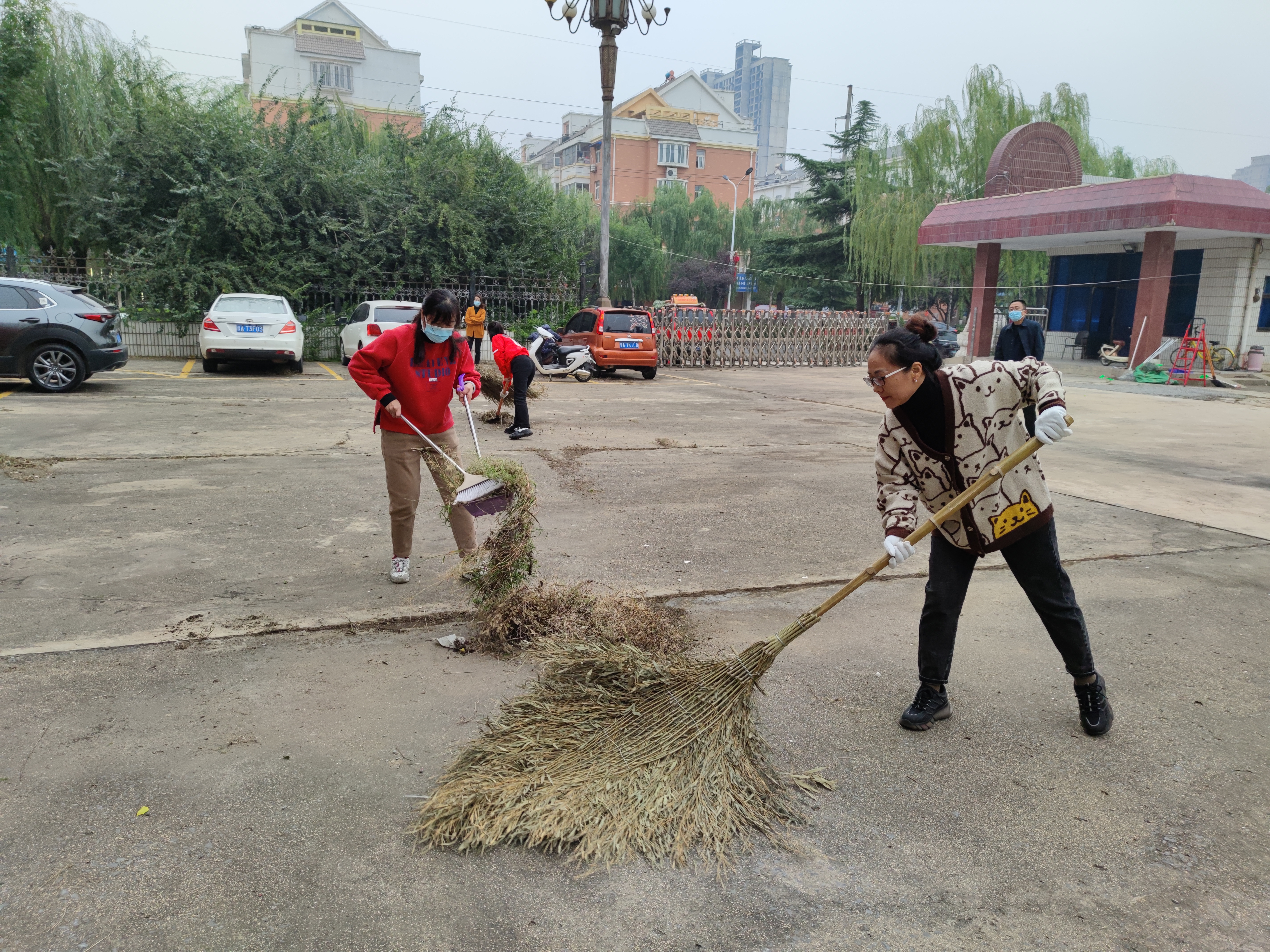 街道召集各村召开创卫紧急部署会,吹响治理冲锋号打赢创文攻坚战