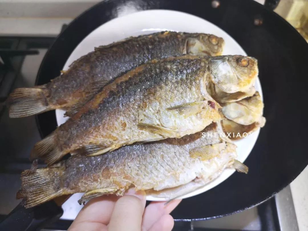 清汤鱼要怎么煮汤才会白,如何让鱼煮得更白汤