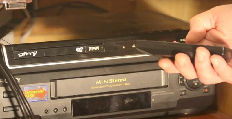 dvd光盘放进去不转怎么解决,dvd机不读碟故障维修小技巧