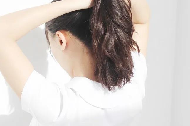 使用化妆品导致过敏怎么办,脸上化妆品过敏红肿怎么办