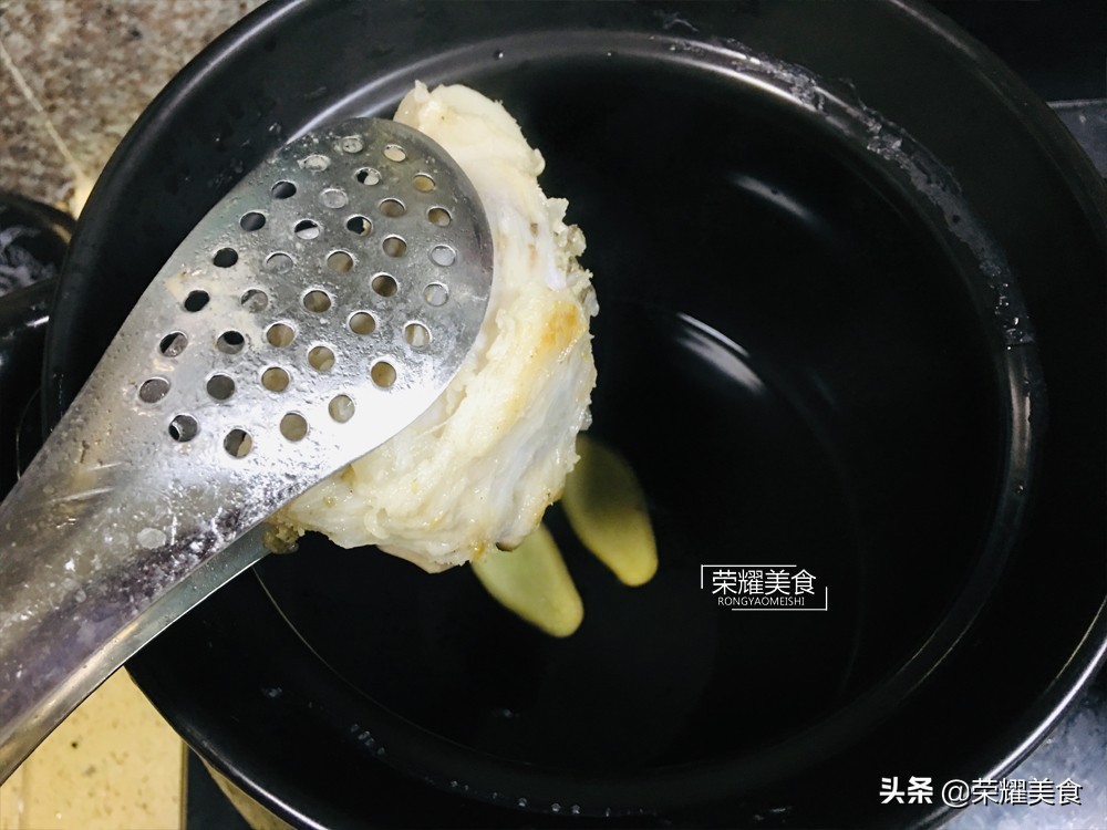 在家做牛骨汤底,做家常牛骨汤放什么佐料