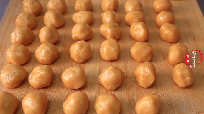 月饼怎么做不太甜,怎么做出来的月饼又酥又软