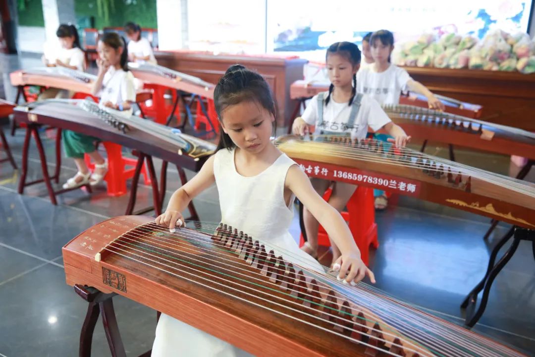 组图:武平县琴韵古筝行六一暨周年庆亲子活动圆满举行