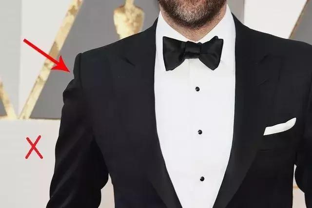 怎么挑一件合身的西装外套,西装外套怎么算合身