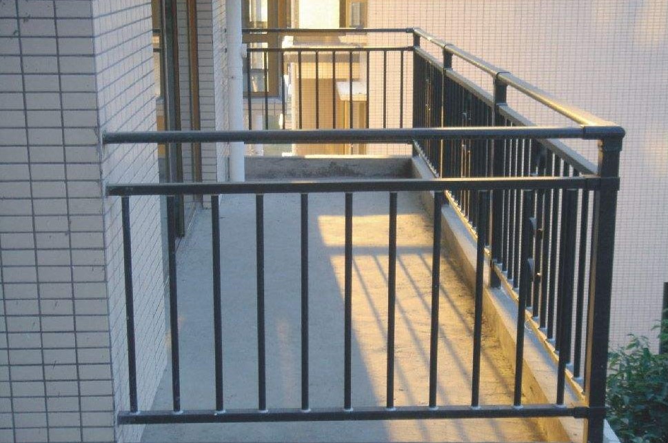 趁阳台装修,多砌个烧烤灶台,国外物业都不管管么?搁国内早拆了