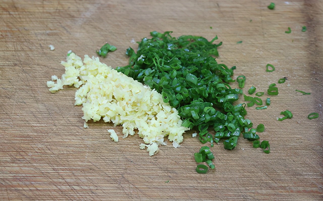 煎鱼不粘锅的技巧妙招姐,如何煎鱼不粘锅不破皮的技巧