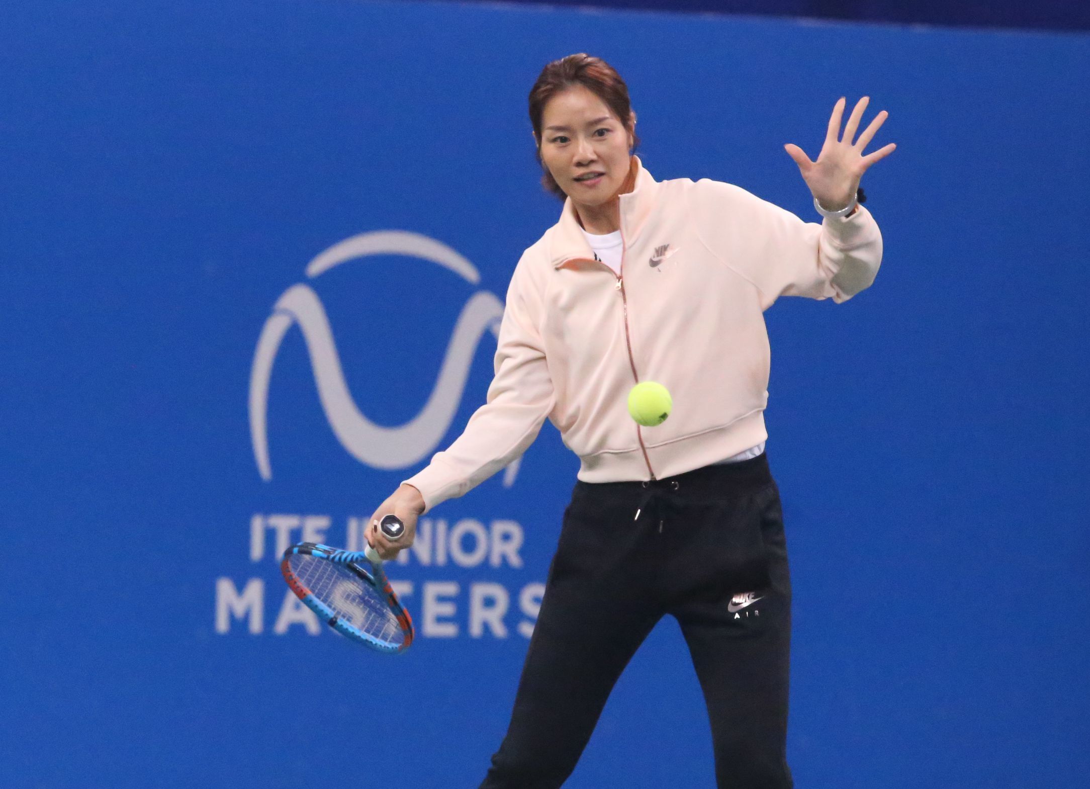 李娜传奇故事,网球选手李娜的成长历程