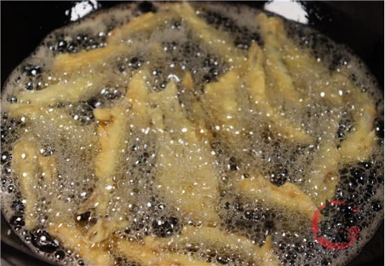 炸鱼用小酥粉怎么做,炸鱼挂芡是用淀粉还是用面粉