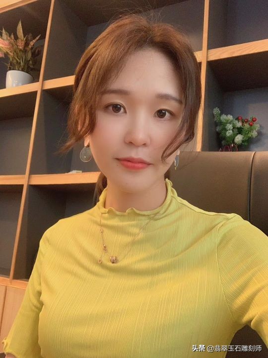 火车上认识的美女OL，我带她去中关村存放翡翠手镯，引发三角恋