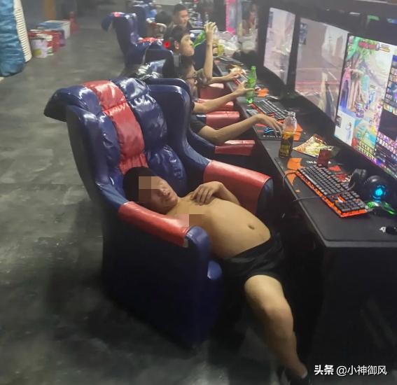 在网吧玩什么游戏有意思,网吧打游戏有多舒服