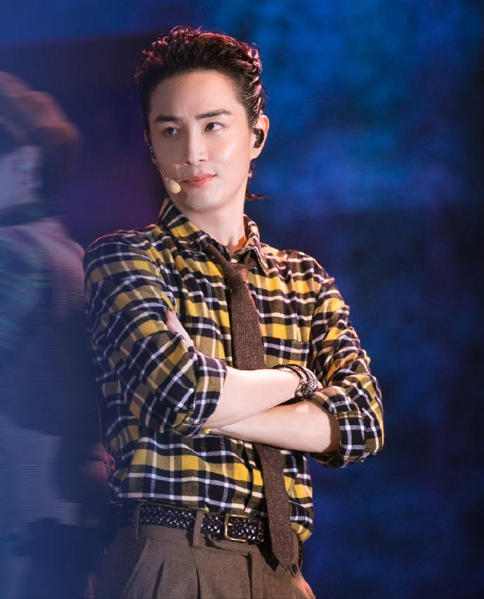 人前贵公子，人后“靠女人上位”？这5位男星，都曾被叫软饭男