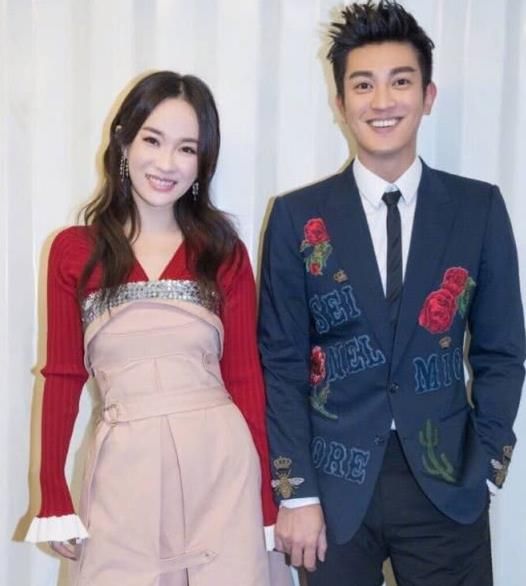 郑恺苗苗疑是喜当爸爸妈妈,郑恺苗苗晒照庆祝结婚一周年