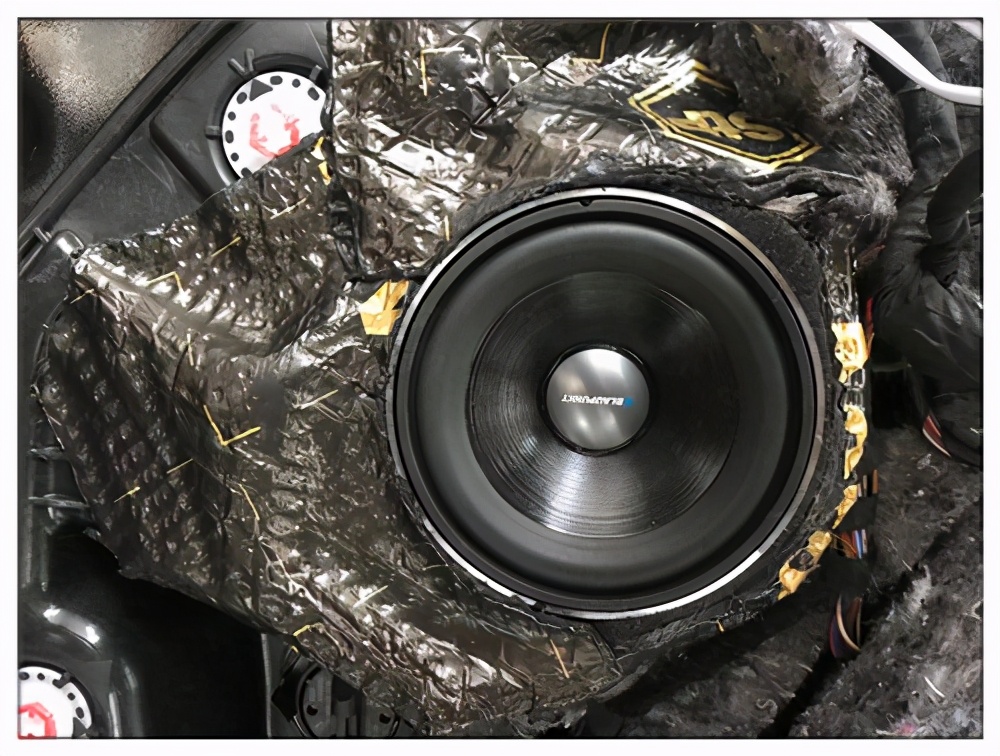 昆山汽车音响改装，宝马730音响升级德国蓝宝