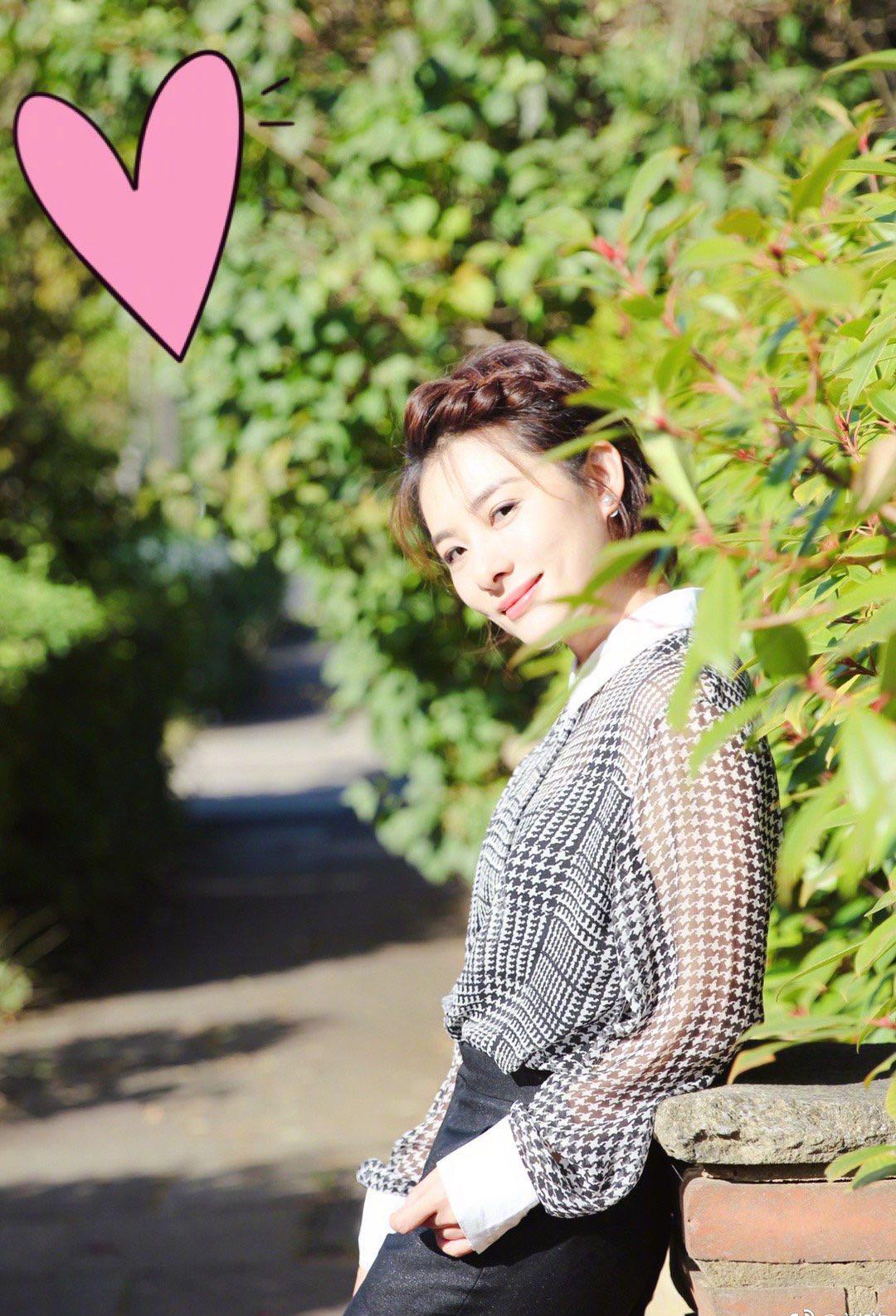 刘璇大秀一字马为运动员加油助威,刘璇回应孕期倒立