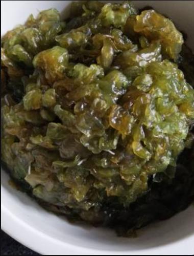 刚刚从树上采鲜木耳怎么做才好吃,野外采摘木耳的做法