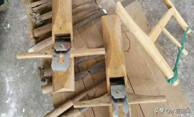 逐渐兴起的木工学校，以学习木工基础知识开始，偶尔也打打小家具