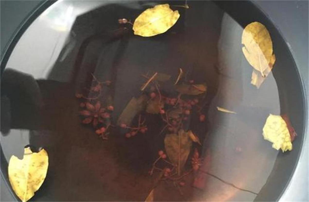 腌鸡蛋时，只会加盐就错了，多加这3步，个个流油又起沙