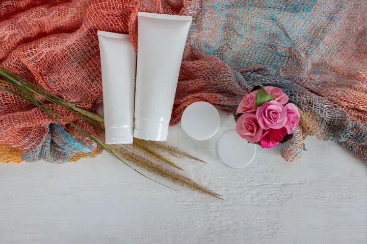 一公司给员工发6100万,一公司给员工发1亿多年终奖