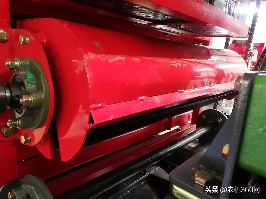 东方红玉米机2024款,20款东方红玉米收获机