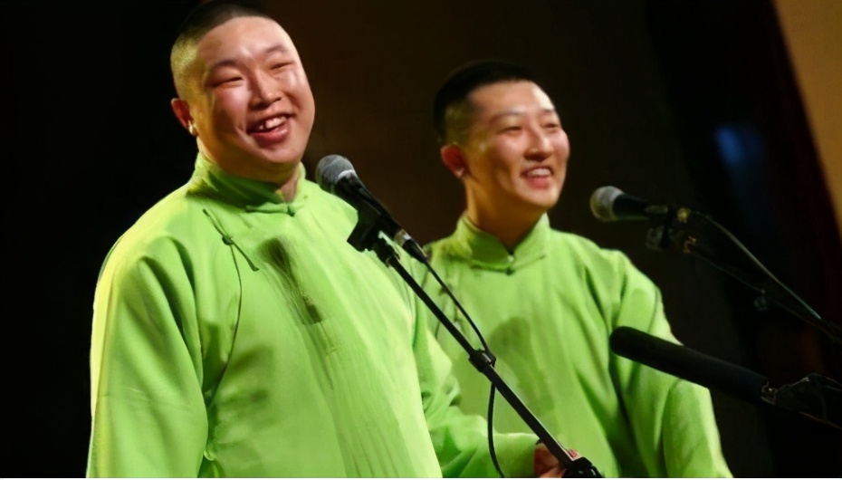 烧饼曹鹤阳打灯谜崩溃,郭德纲于谦烧饼曹鹤阳打架完整版