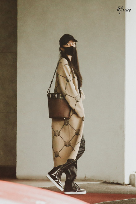 包包对于时尚的重要性,单肩包在穿衣搭配起的作用