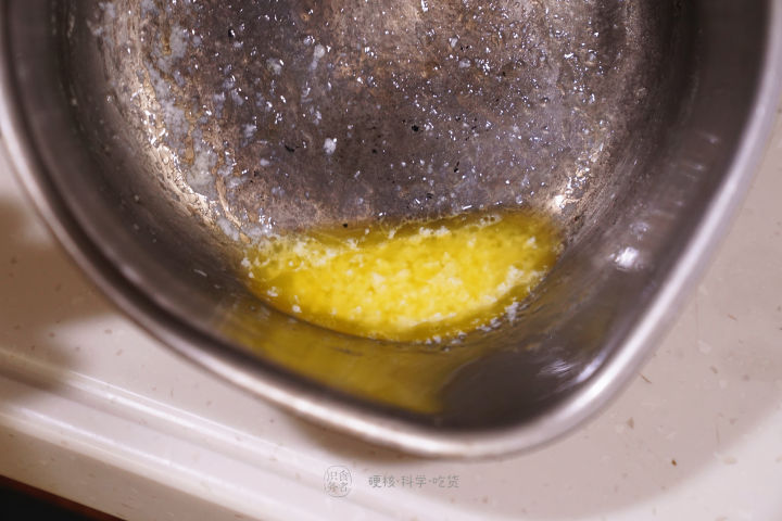 煎牛排爆油怎么办,煎牛排放黑胡椒容易糊吗