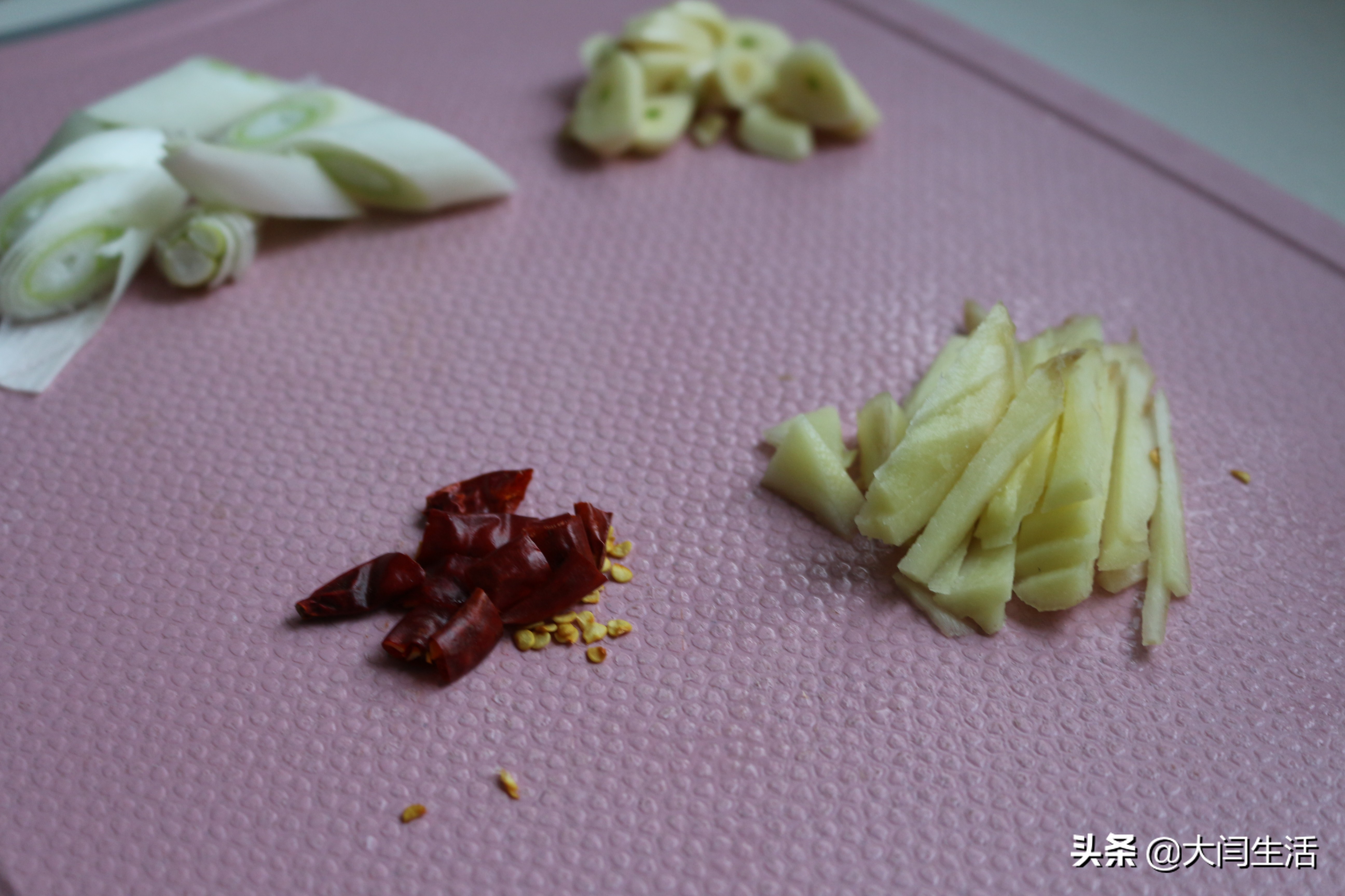 炒花蛤怎么吐沙干净,花蛤吐沙的正确做法