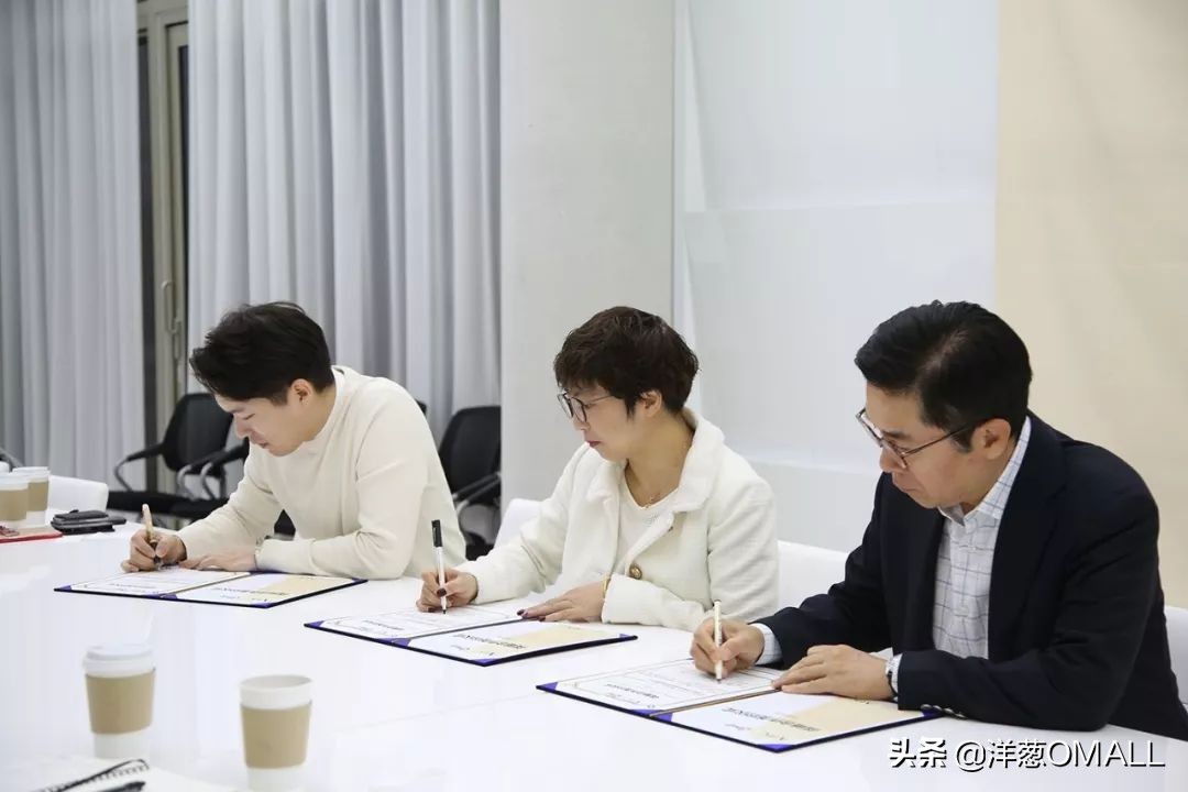 洋葱OMALL全球品牌战略合作捷报频传,这次携手韩国人气大牌AHC