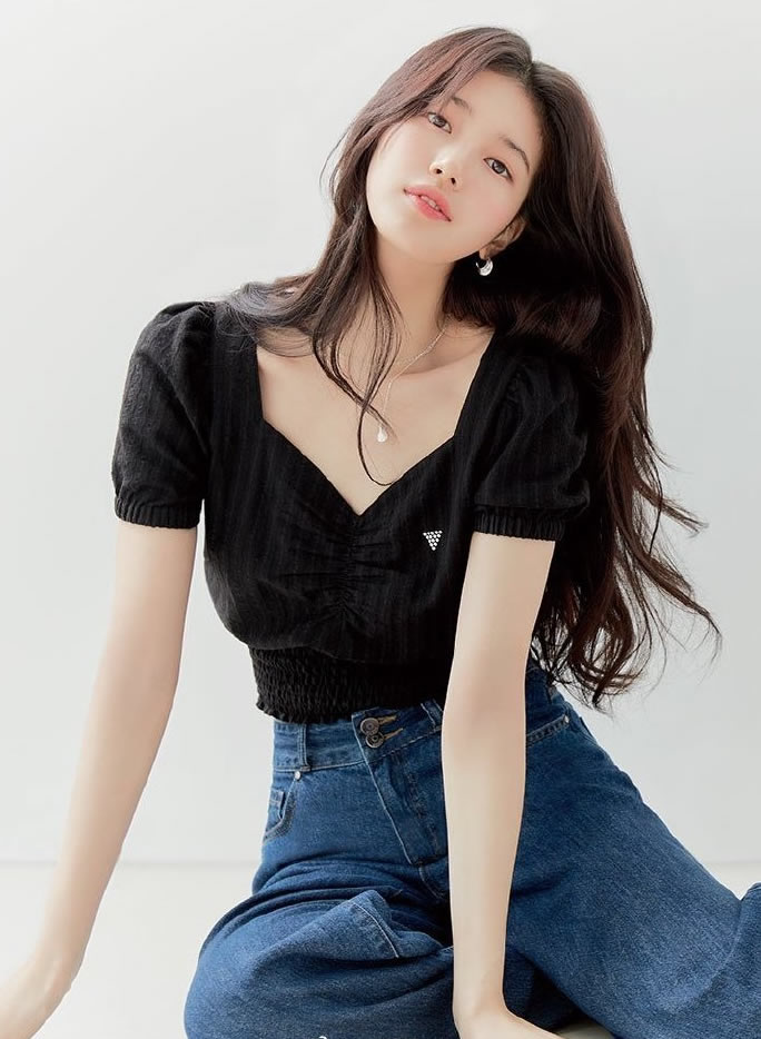 裴秀智穿粉色碎花裙图片,裴秀智黑色破洞牛仔裤