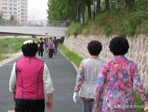 日本大妈发型变化,为啥大妈都是短发发型