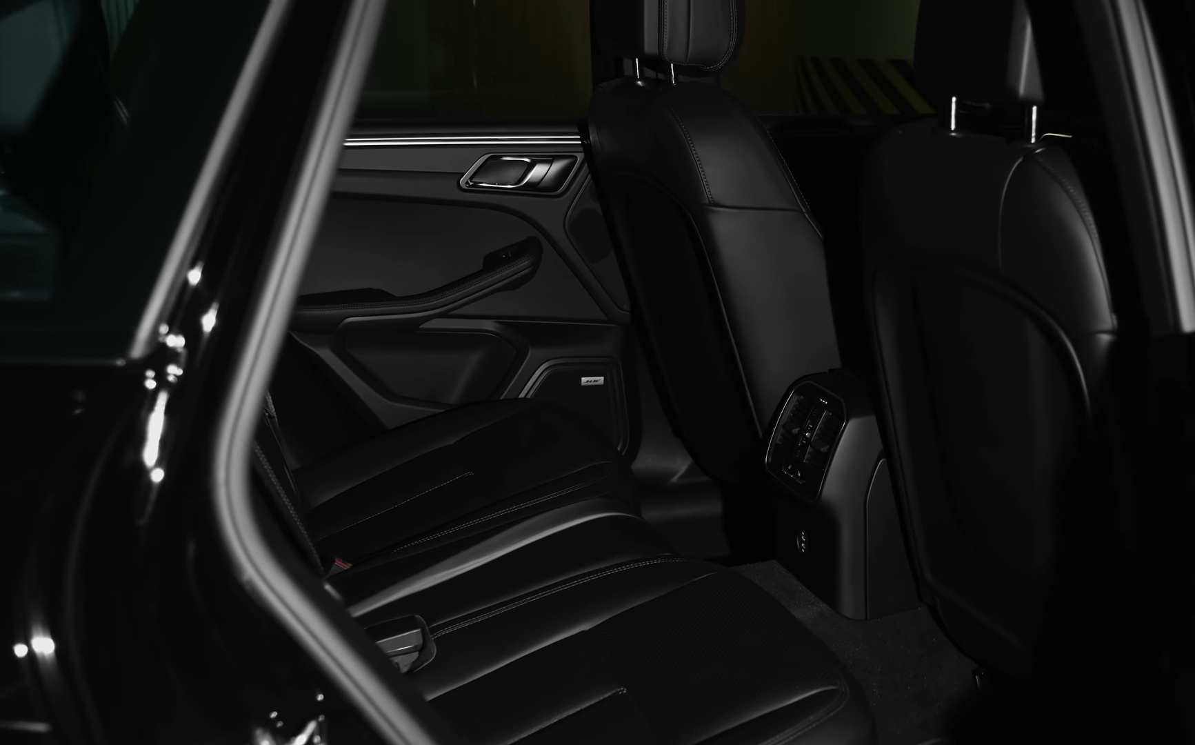 保时捷macans2.9t选装下来多少钱 (什么车性价比比保时捷macan高)