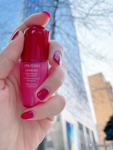 小棕瓶和sk2精华哪个好,抗老小黑瓶