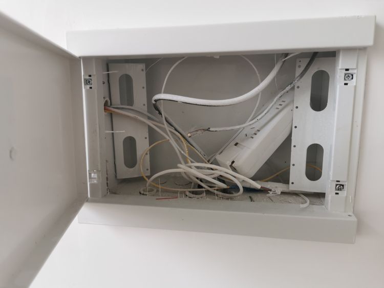 入户门异响抬起开门不响,入户门开门有异响