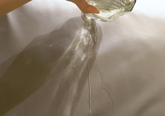 沙发选木质还是用布艺好,现在客厅还选红木沙发吗