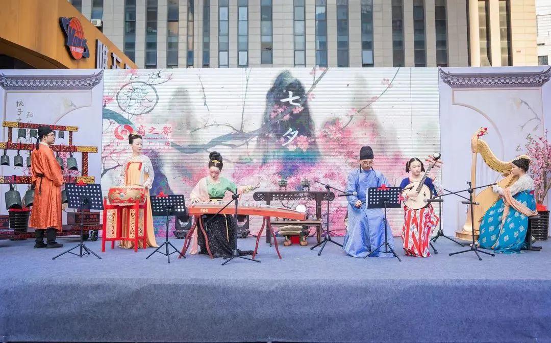 有乐队？有模特？有惊喜大奖？巡游大狂欢，嗨翻商丘