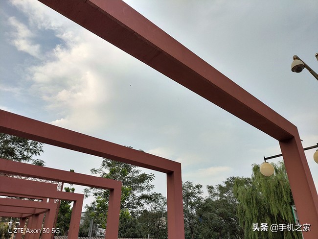 中兴axon30屏下摄像头版评测,中兴axon30与axon30pro区别