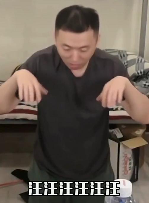 药水哥与黑粉学狗叫,下跪认错学狗叫