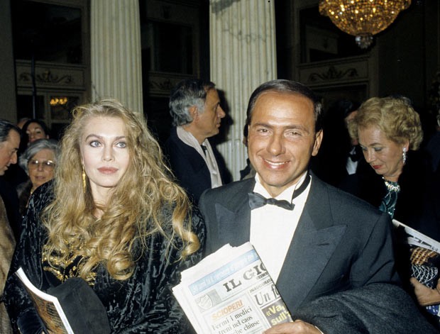 永不谢幕的闹剧贝卢斯科尼:泡妞是主业，闲暇时间才当当总理