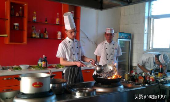 有前途的厨师学历一般在什么阶段,厨师的前途
