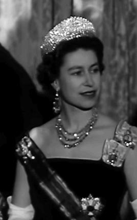 指腹为婚，豪门女婿创千亿帝国，港岛四大家族世纪风云