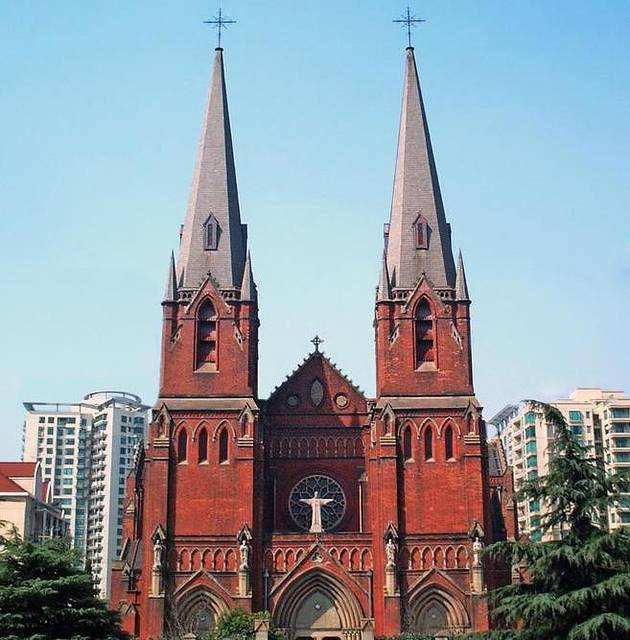 天主教和基督教教堂风格区别,天主教和基督教教堂内部区别