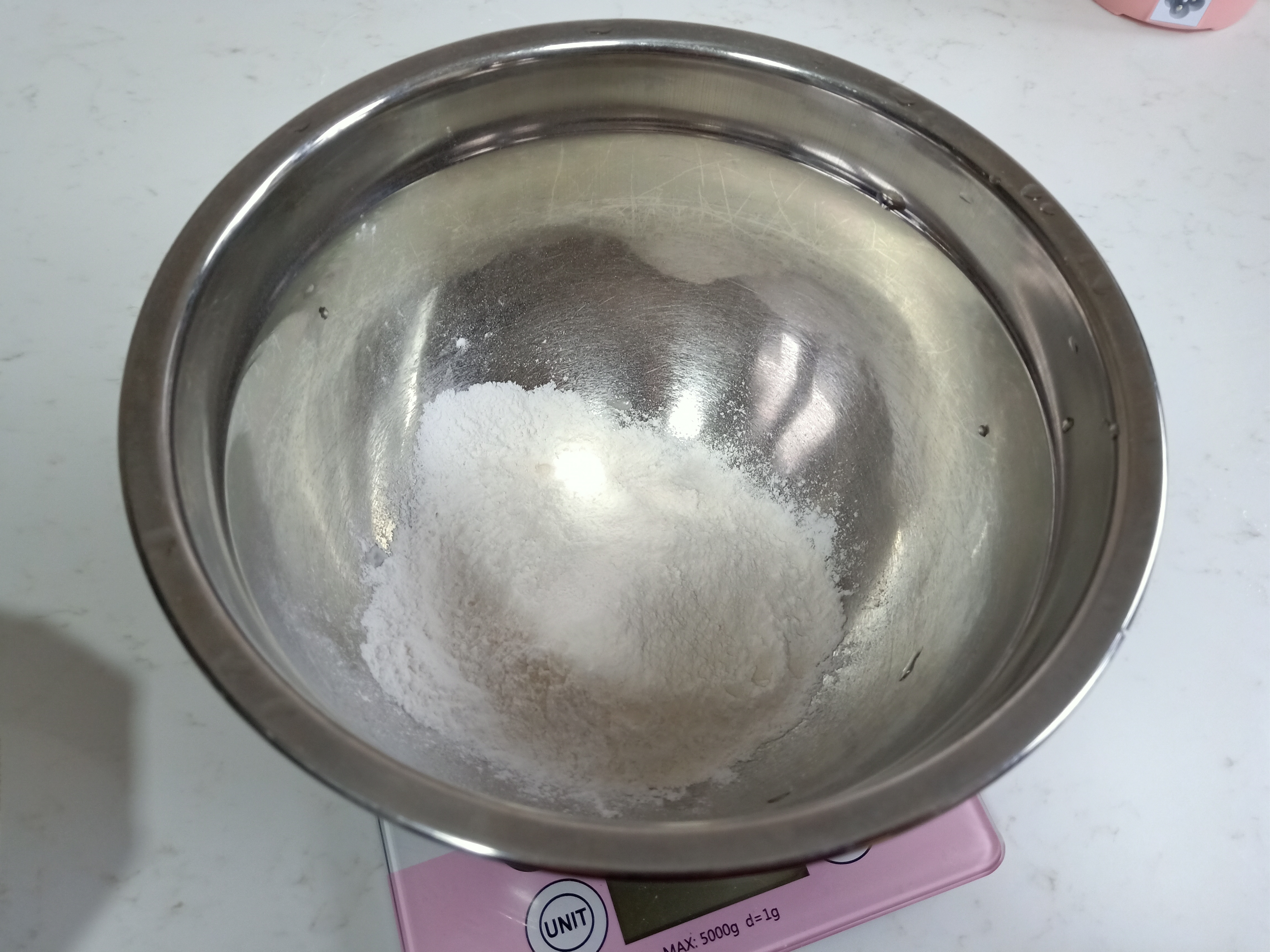 2颗红枣半碗粉，蒸出8个小甜点，软糯甜蜜真好吃，不加糖更健康