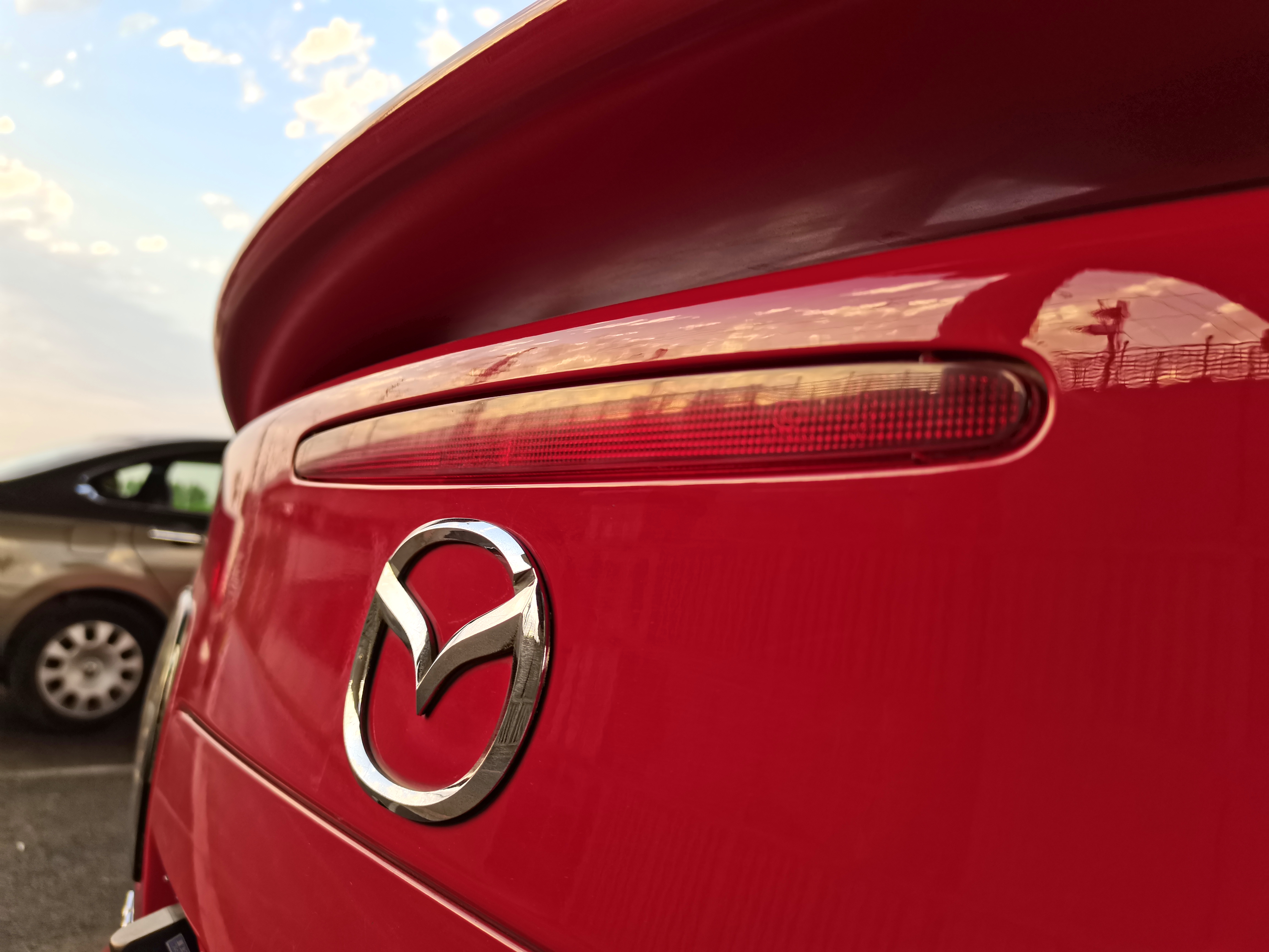 亮黑马自达6,亮灰马自达六