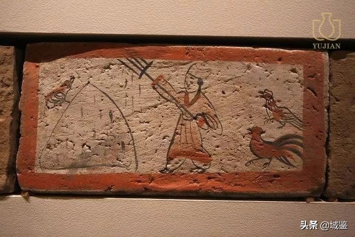 古代的砖是什么材质的,为什么原来的砖是青色现在是红色