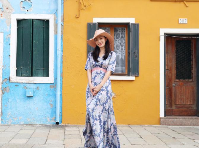 陶虹穿露肩连衣裙,被陶虹惊艳的照片