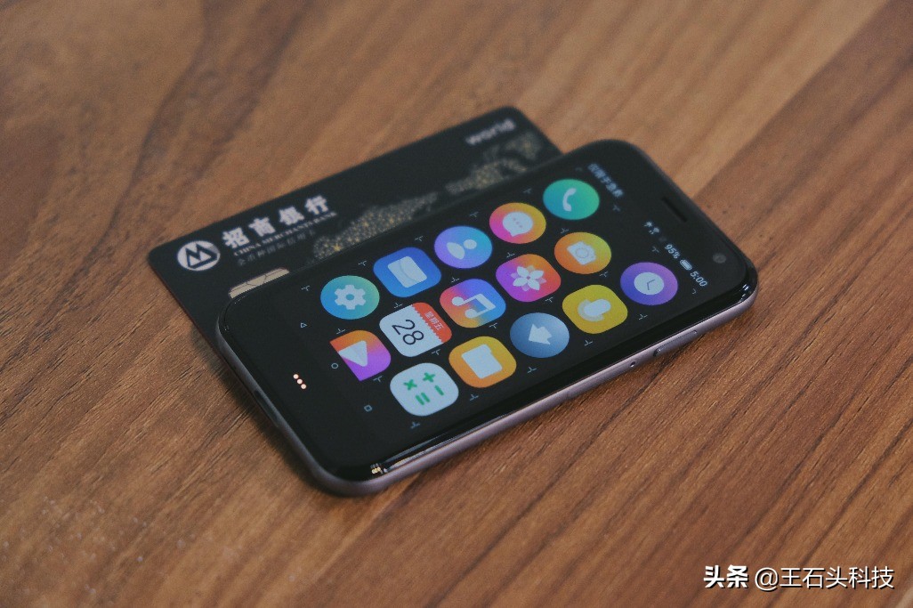 最新最小智能手机,全球最小的智能手机是哪款