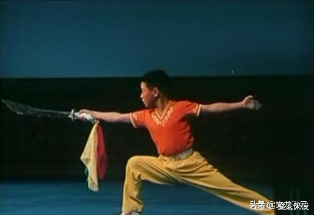 李连杰得的是甲亢还是甲减,李连杰的甲亢为什么没治好