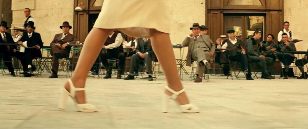 把它当情色片看就俗了